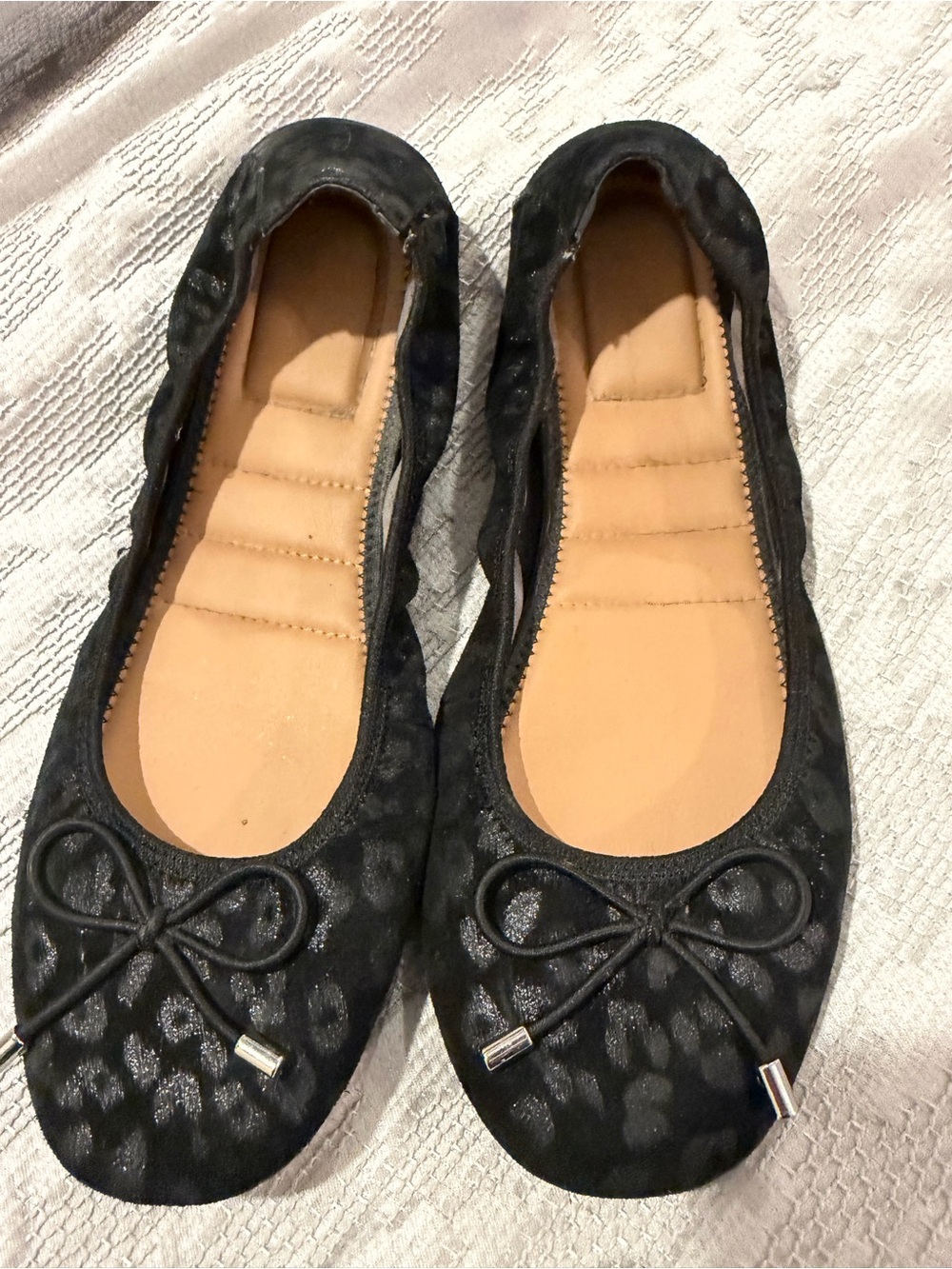 me too Black Leopard-Print Ballet Flats with Bow Accent 8.5